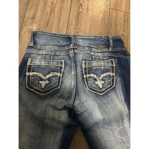 Elegant Dark Wash Jeans with Embellished Pockets